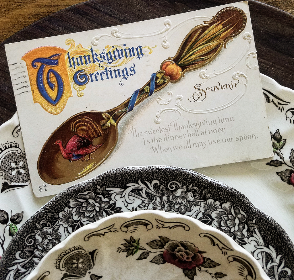 How to set a lovely, vintage inspired tablescape for Thanksgiving