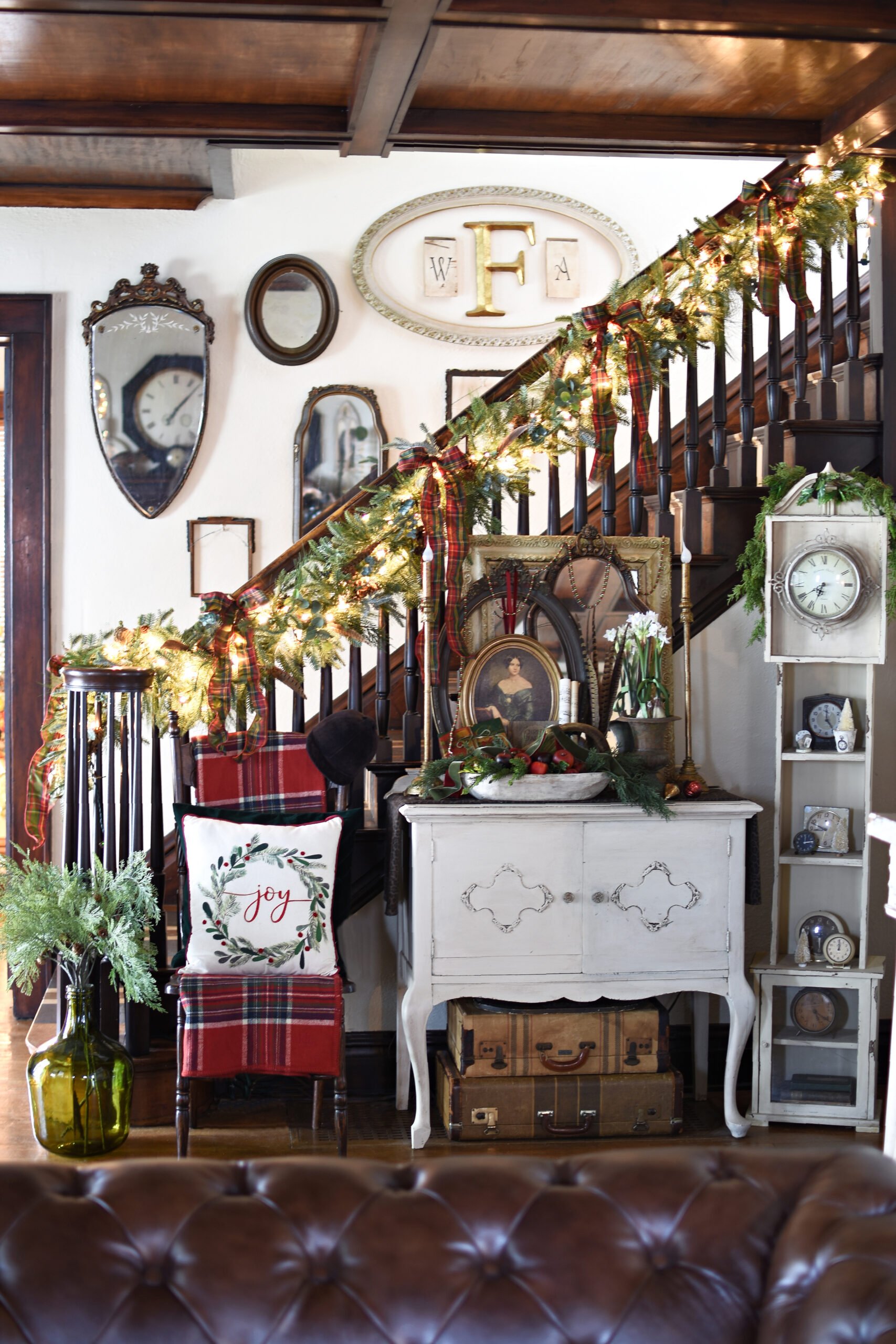 https://followtheyellowbrickhome.com/wp-content/uploads/2020/12/Christmas-20-Entry-Side-Table-Staircase-Joy-Pillow-scaled.jpg