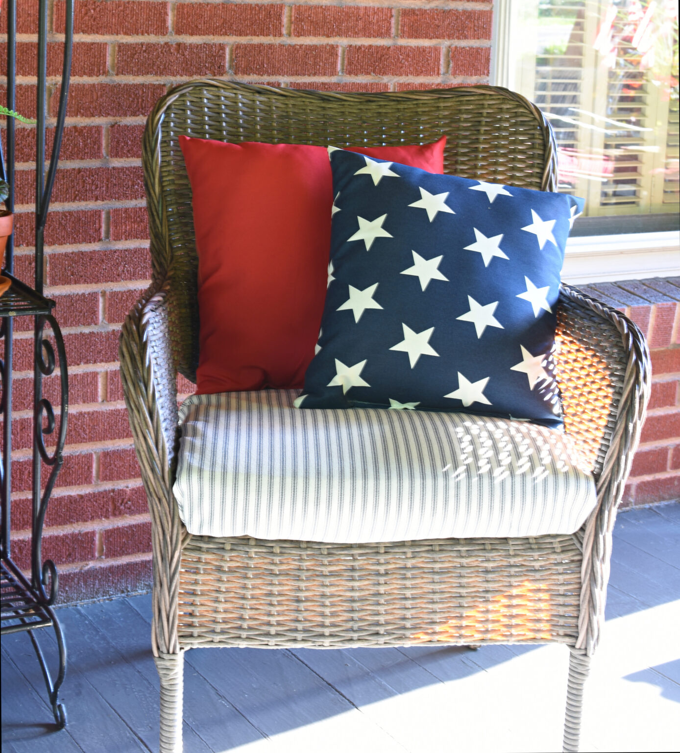 Follow The Yellow Brick Home - Festive Patriotic Porch Decorating Ideas